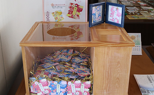 This is a lot drawing to tell fortune at Shinto shrines and temples.
It is currently used to tell individual fortune, however it was used for political decision making in the past.
It is a very good tool to help you think about your actions/behaviors by knowing your fortune timely and properly.
